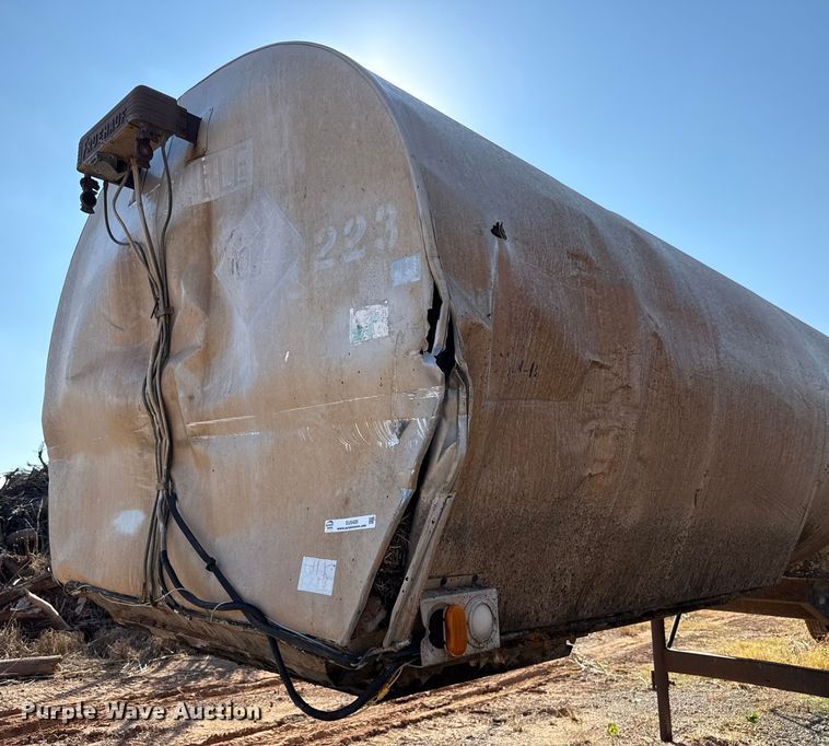 image for item EU5420 1970 Fruehauf TEHF2E asphalt trailer