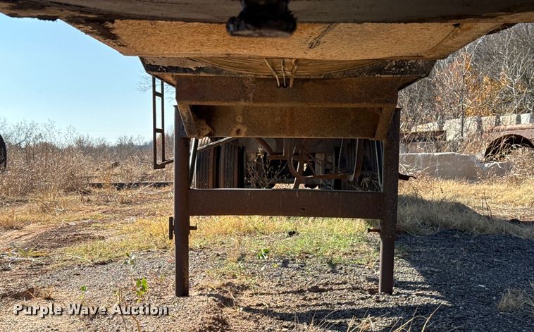 image for item EU5420 1970 Fruehauf TEHF2E asphalt trailer