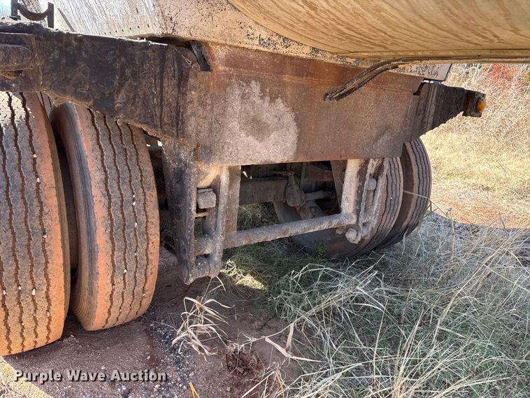 image for item EU5420 1970 Fruehauf TEHF2E asphalt trailer