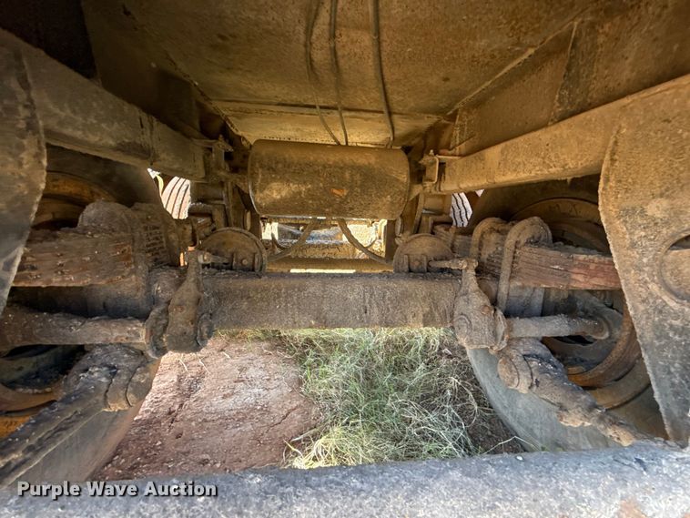 image for item EU5420 1970 Fruehauf TEHF2E asphalt trailer