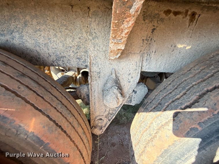 image for item EU5420 1970 Fruehauf TEHF2E asphalt trailer