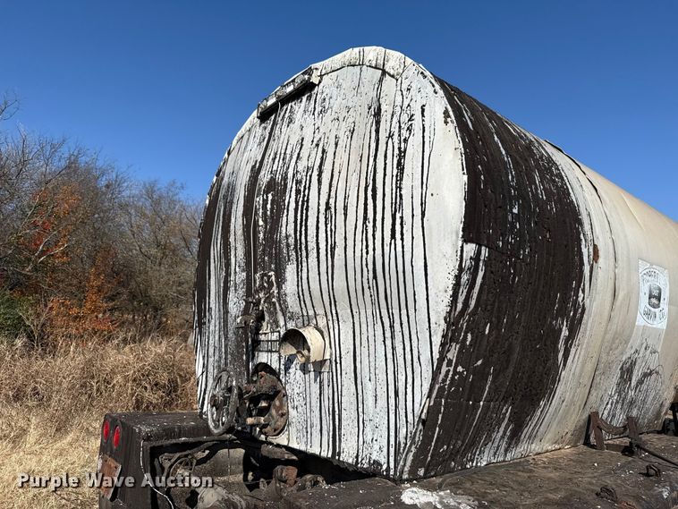 image for item EU5420 1970 Fruehauf TEHF2E asphalt trailer