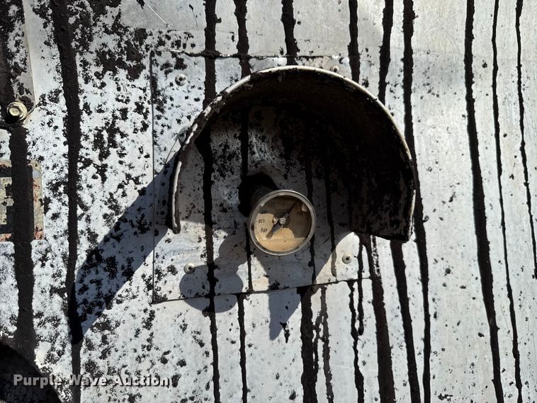 image for item EU5420 1970 Fruehauf TEHF2E asphalt trailer