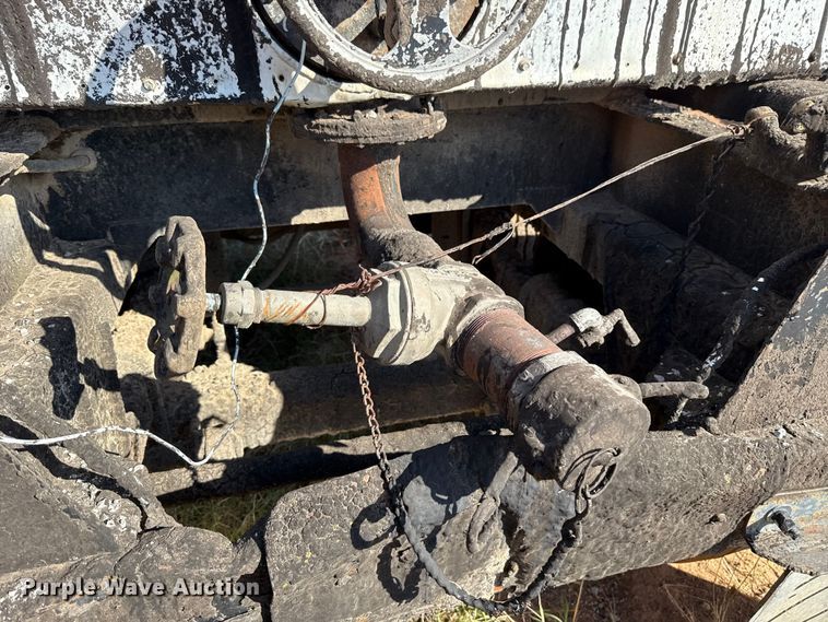 image for item EU5420 1970 Fruehauf TEHF2E asphalt trailer