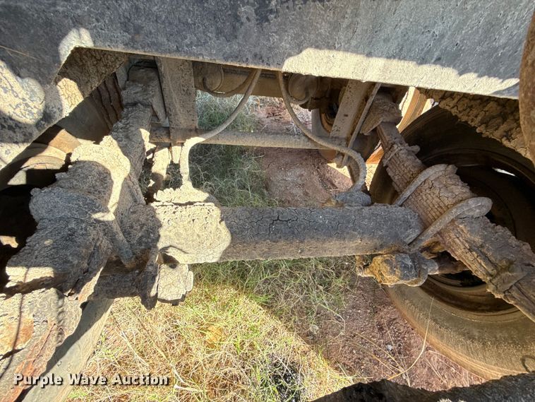 image for item EU5420 1970 Fruehauf TEHF2E asphalt trailer