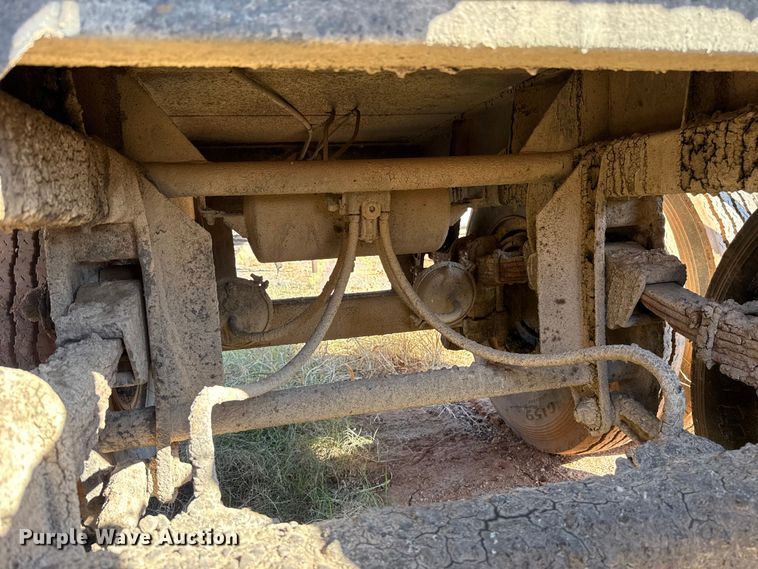 image for item EU5420 1970 Fruehauf TEHF2E asphalt trailer