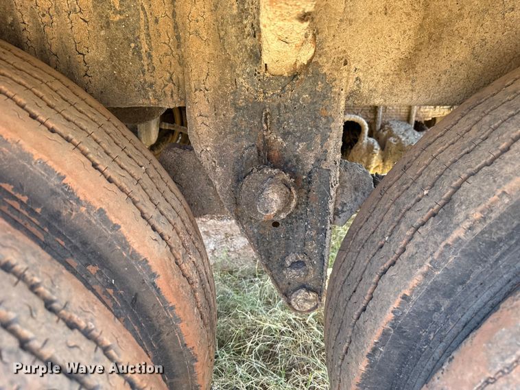 image for item EU5420 1970 Fruehauf TEHF2E asphalt trailer