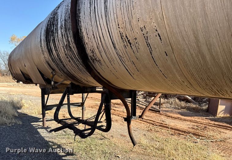 image for item EU5420 1970 Fruehauf TEHF2E asphalt trailer