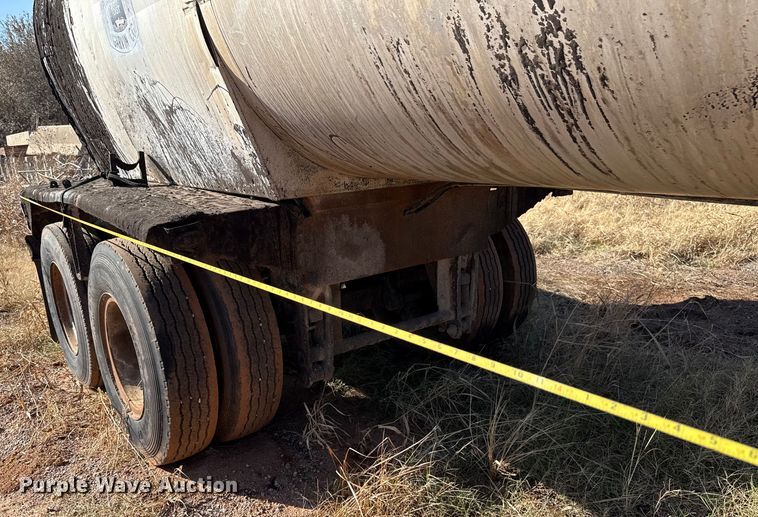 image for item EU5420 1970 Fruehauf TEHF2E asphalt trailer