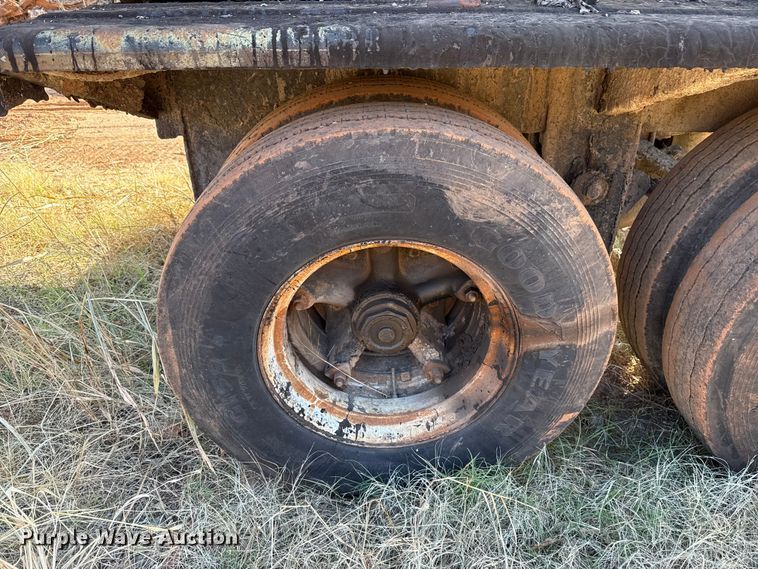 image for item EU5420 1970 Fruehauf TEHF2E asphalt trailer