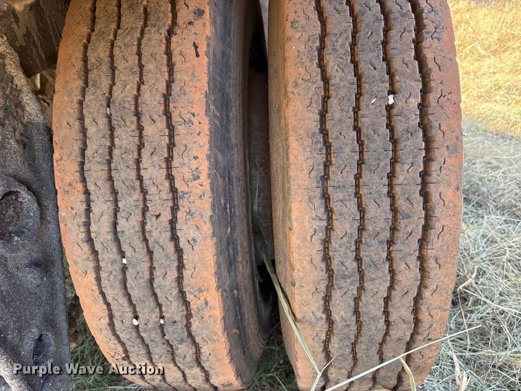 image for item EU5420 1970 Fruehauf TEHF2E asphalt trailer