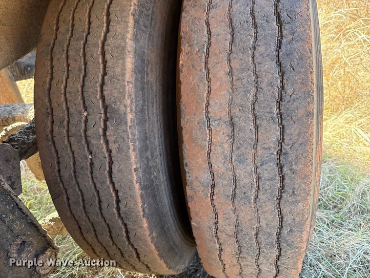 image for item EU5420 1970 Fruehauf TEHF2E asphalt trailer