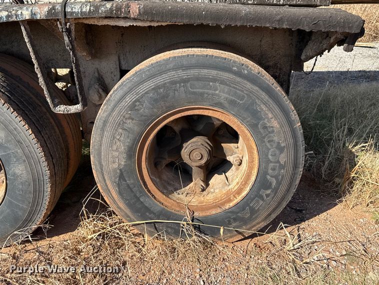 image for item EU5420 1970 Fruehauf TEHF2E asphalt trailer