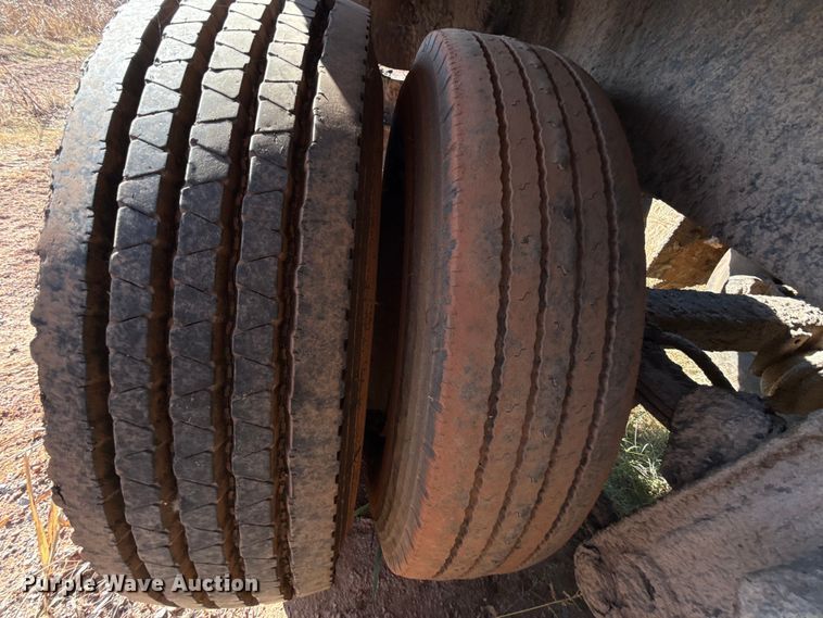 image for item EU5420 1970 Fruehauf TEHF2E asphalt trailer