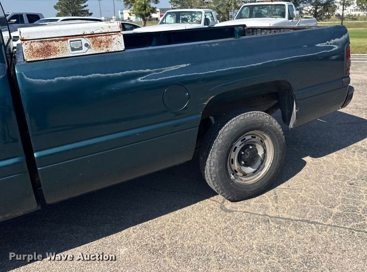 image for item EU6101 1999 Dodge Ram 1500 pickup truck