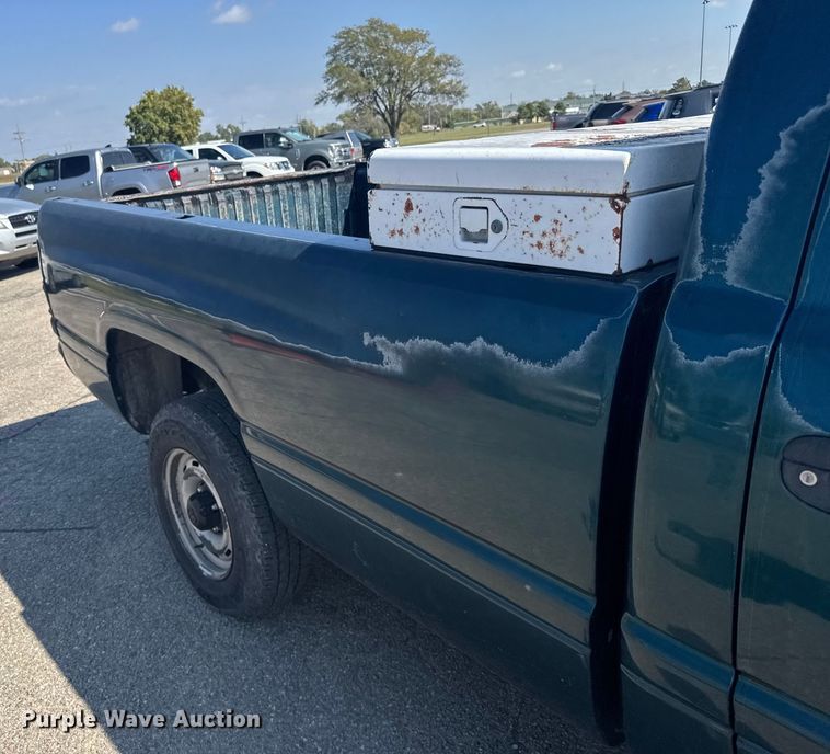 image for item EU6101 1999 Dodge Ram 1500 pickup truck