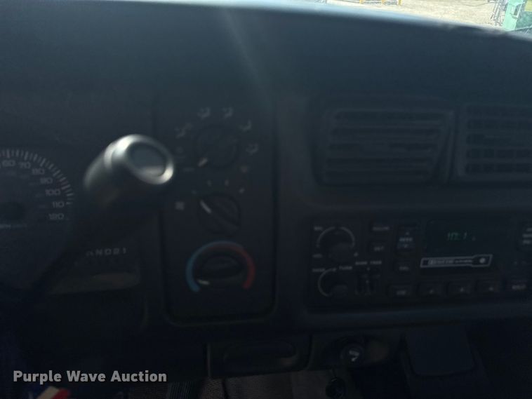 image for item EU6101 1999 Dodge Ram 1500 pickup truck