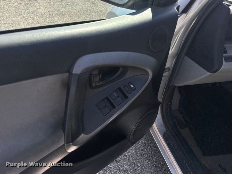 image for item EU6103 2012 Toyota RAV4 SUV