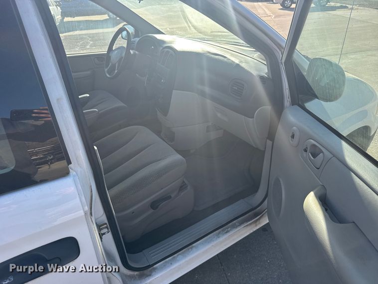 image for item EU6358 2006 Dodge Caravan/grand Caravan van