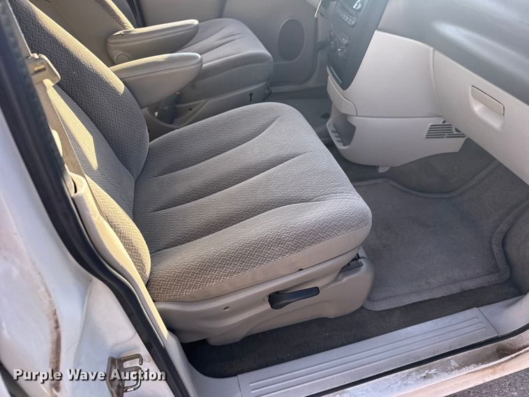 image for item EU6358 2006 Dodge Caravan/grand Caravan van