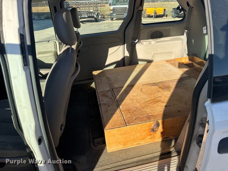 image for item EU6358 2006 Dodge Caravan/grand Caravan van