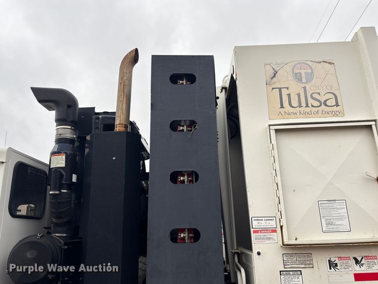 image for item EV2560 2013 Crane Carrier Low Entry refuse truck