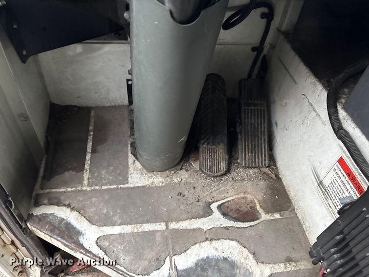 image for item EV2560 2013 Crane Carrier Low Entry refuse truck