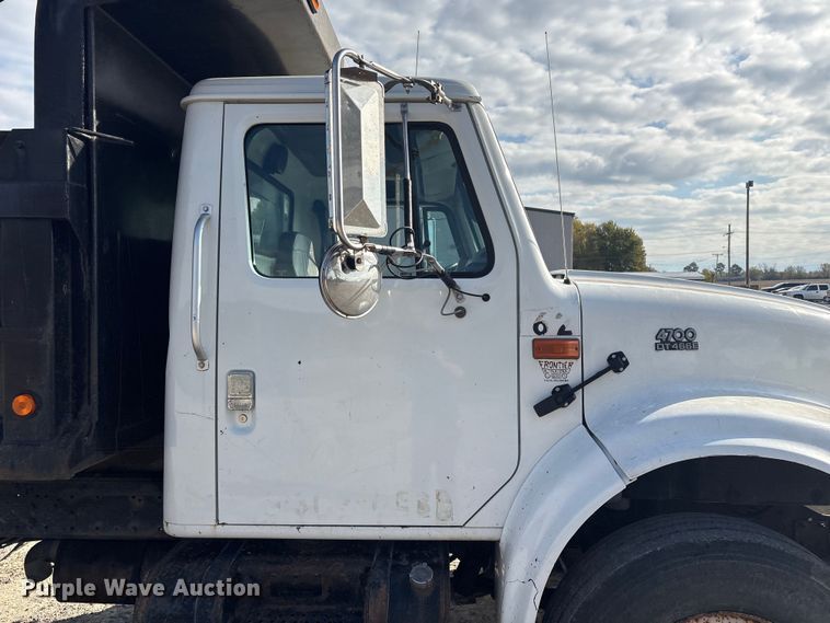 image for item FI0024 2001 International 4700 dump truck