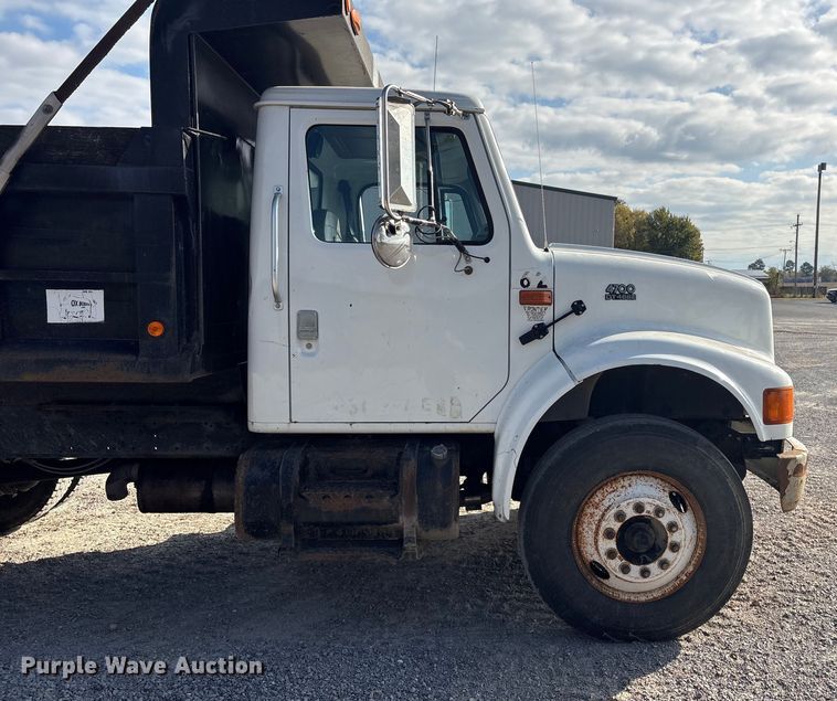 image for item FI0024 2001 International 4700 dump truck