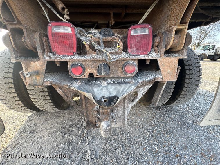 image for item FI0024 2001 International 4700 dump truck