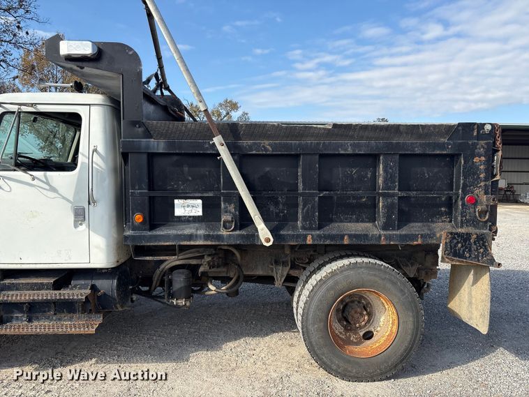 image for item FI0024 2001 International 4700 dump truck