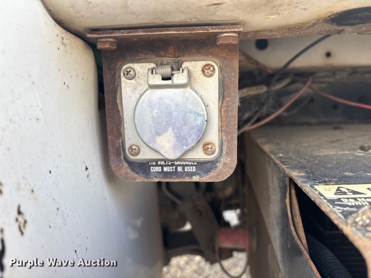 image for item FI0024 2001 International 4700 dump truck