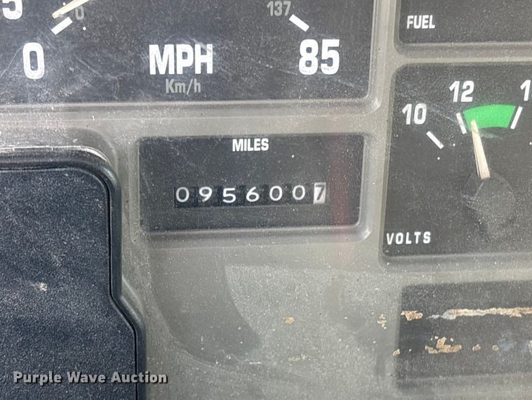 image for item FI0024 2001 International 4700 dump truck