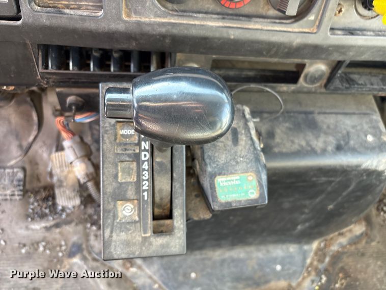 image for item FI0024 2001 International 4700 dump truck