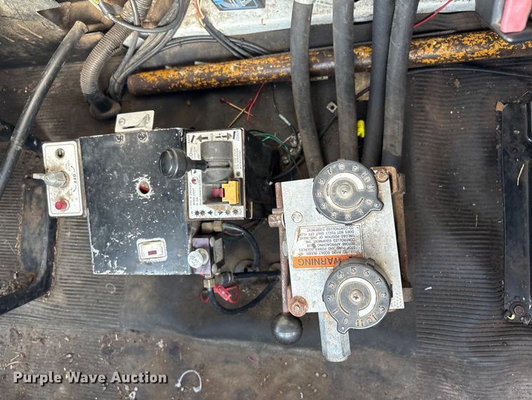 image for item FI0024 2001 International 4700 dump truck