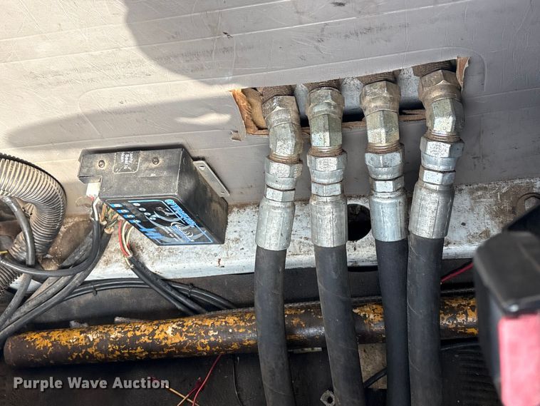 image for item FI0024 2001 International 4700 dump truck