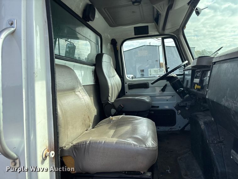 image for item FI0024 2001 International 4700 dump truck