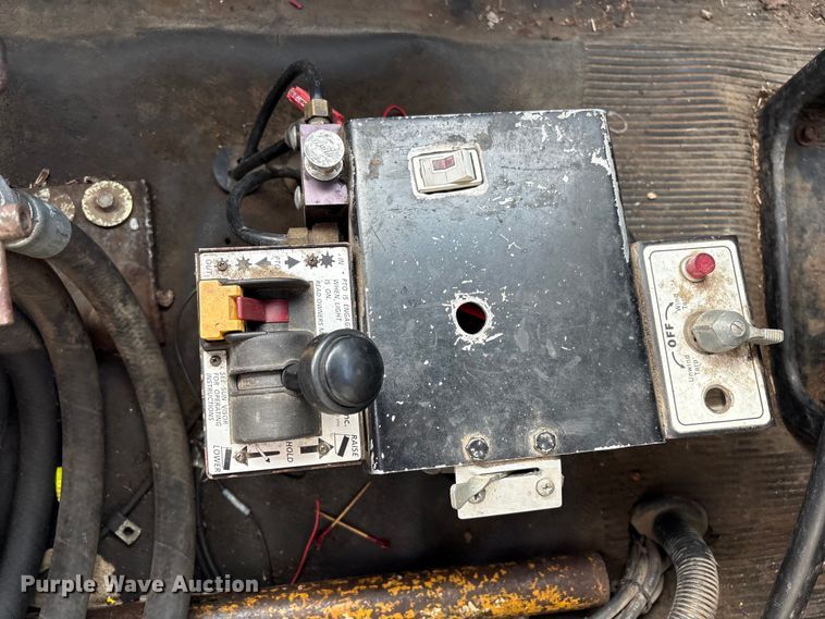 image for item FI0024 2001 International 4700 dump truck