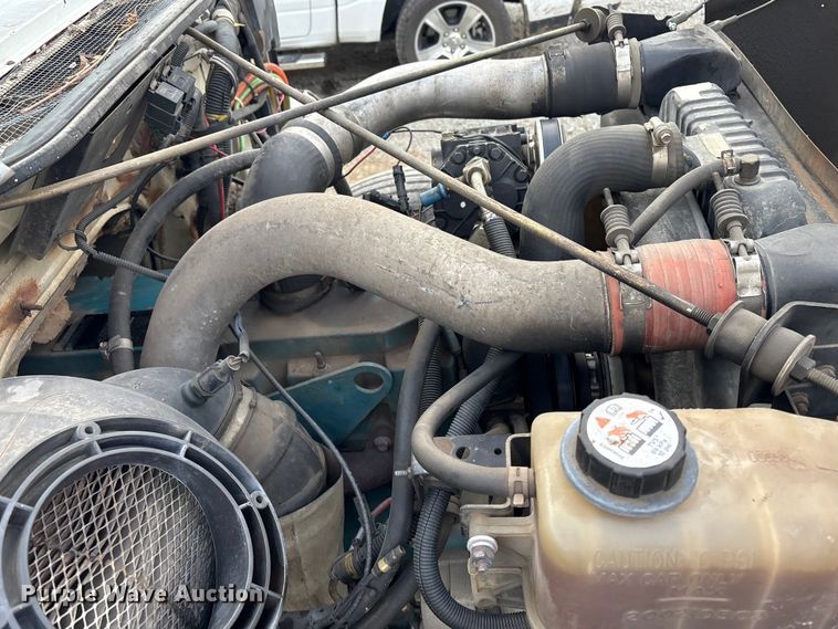 image for item FI0024 2001 International 4700 dump truck