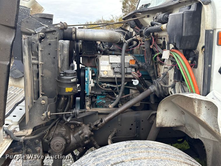 image for item FI0024 2001 International 4700 dump truck