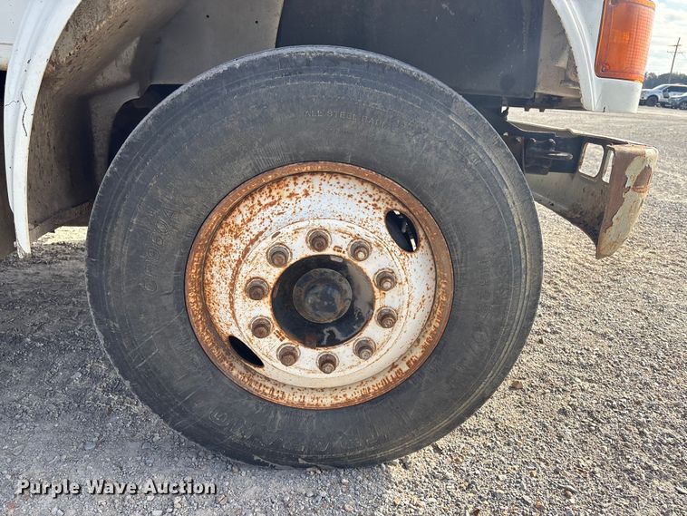 image for item FI0024 2001 International 4700 dump truck