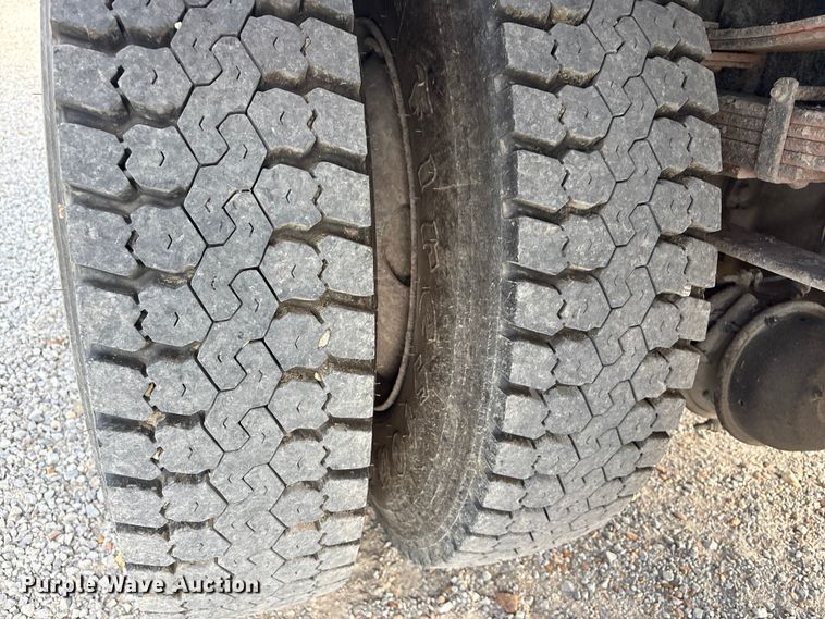 image for item FI0024 2001 International 4700 dump truck