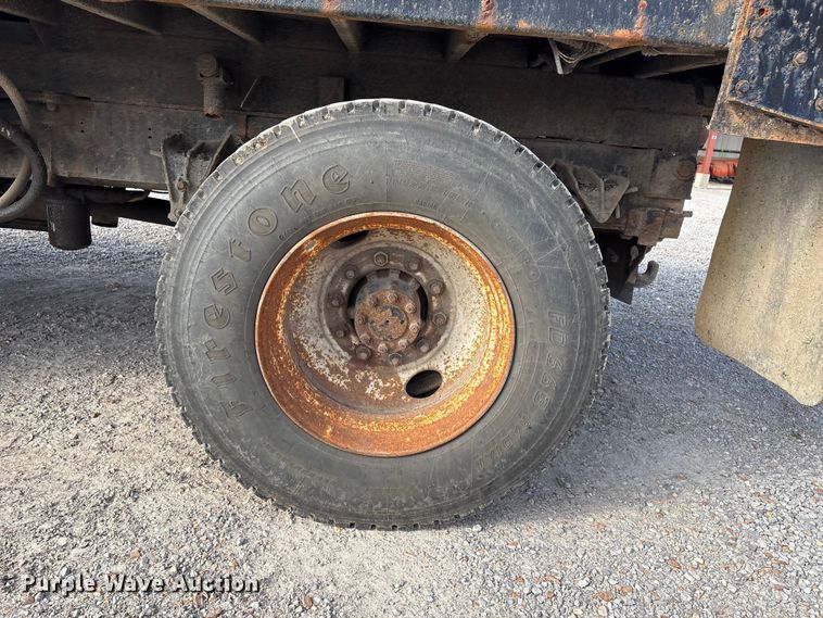 image for item FI0024 2001 International 4700 dump truck