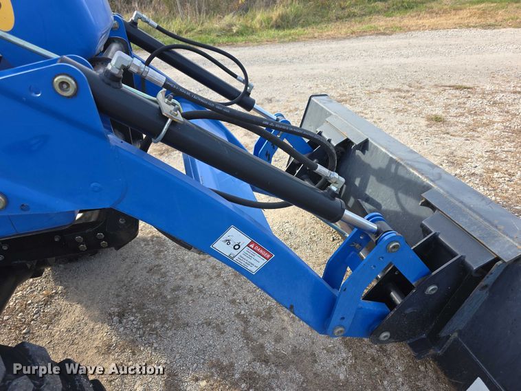 image for item FI0641 2011 New holland T1530 MFWD tractor