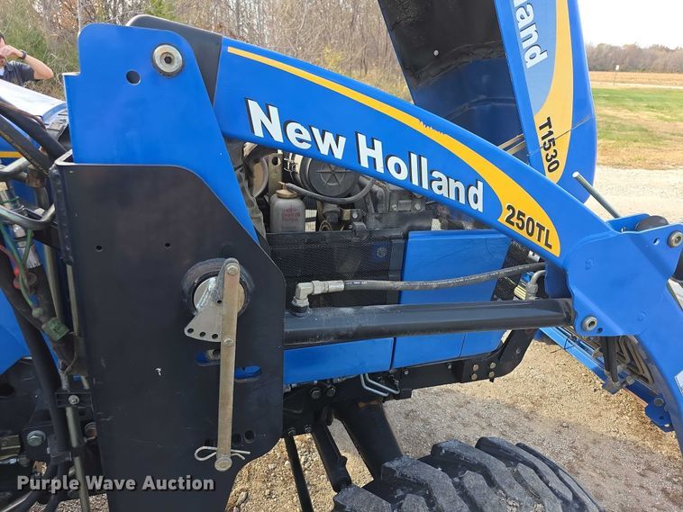 image for item FI0641 2011 New holland T1530 MFWD tractor