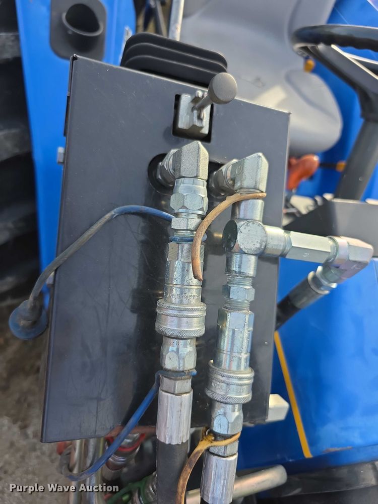 image for item FI0641 2011 New holland T1530 MFWD tractor