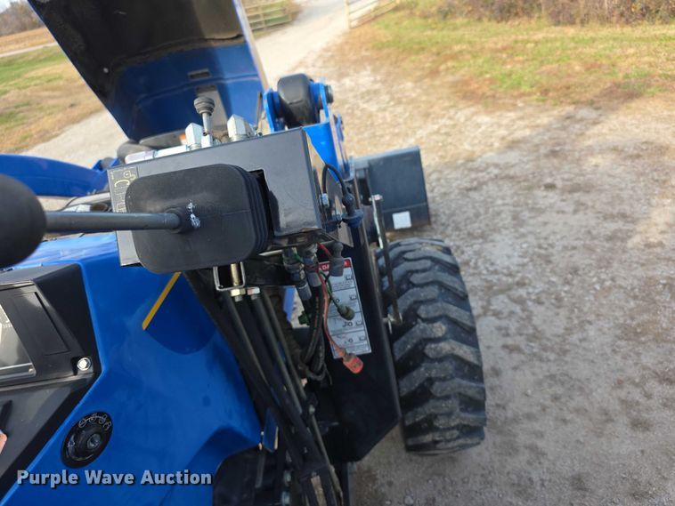 image for item FI0641 2011 New holland T1530 MFWD tractor