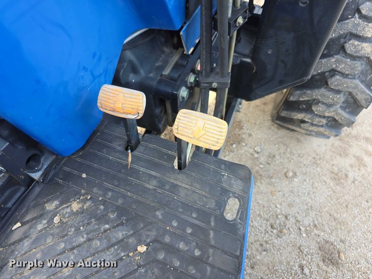image for item FI0641 2011 New holland T1530 MFWD tractor