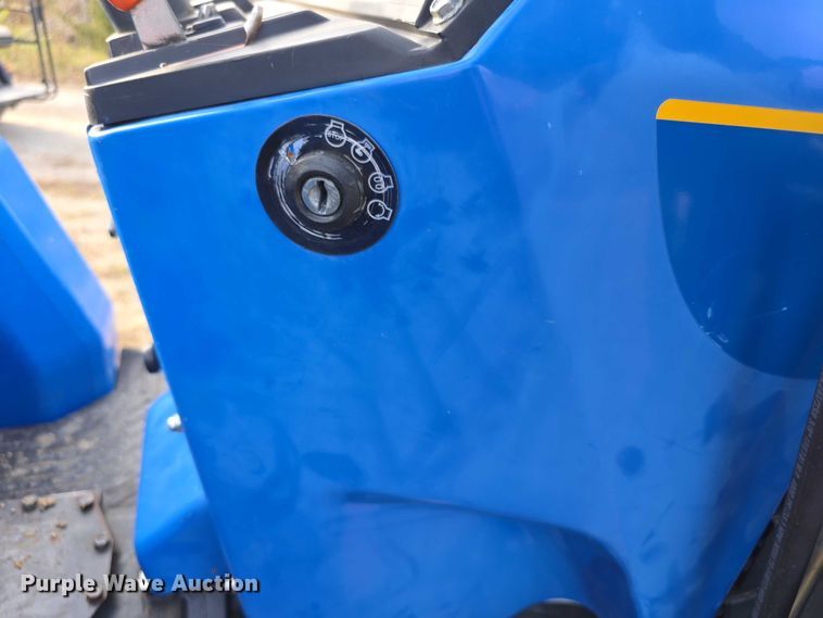 image for item FI0641 2011 New holland T1530 MFWD tractor