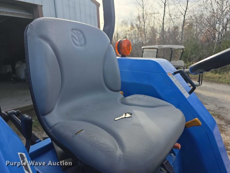 image for item FI0641 2011 New holland T1530 MFWD tractor